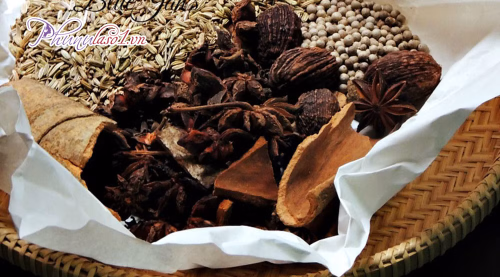 Hoặc quả hồi 40g sao vàng, cam thảo 20g nướng, mộc hương 12g, sa nhân 12g, tán bột, trộn với hồ làm viên bằng hạt ngô. Mỗi lần uống 5-7 viên. Ảnh: phunulaso1.vn.