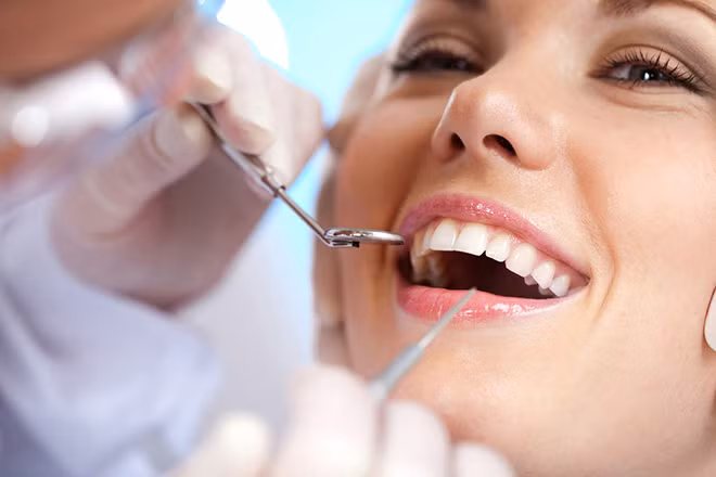 5. Làm chắc chân răng: Hằng ngày nhai vài cánh hồi, nuốt nước dần dần để làm thơm hơi thở và làm chắc chân răng. Ảnh: nhakhoa.com. (Thông tin trong bài chỉ mang tính chất tham khảo, trước khi sử dụng bài thuốc, vui lòng hỏi ý kiến bác sĩ).