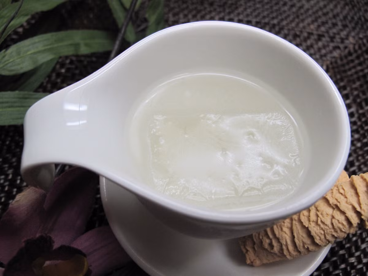 6. Nước cơm: Sau khi uống rượu, nếu uống một bát nước cơm sẽ không bị say nữa, vì cồn gặp nước cơm sẽ tạo nên hiện tượng kết tủa, từ đó làm giảm lượng cồn hấp thu vào máu. Ảnh: meovatdoisong.net.