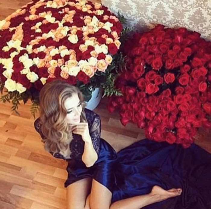 Truyền thuyết triệu đóa hồng là có thật đối với cô gái may mắn này.