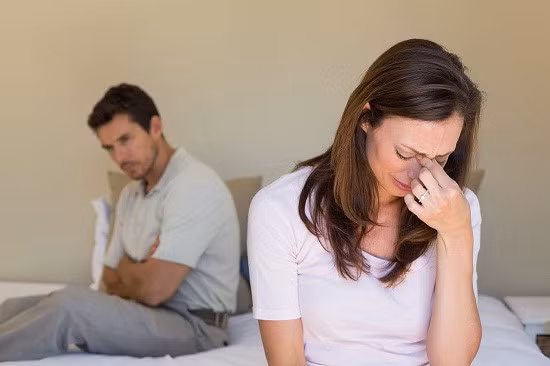 Tốt cho người bị vô sinh: Chất kẽm trong hoa thiên lý có tác dụng đẩy chì ra khỏi tinh dịch, chữa chứng vô sinh ở nam do thường xuyên tiếp xúc với chì. Liều dùng hoa thiên lý trong các bài thuốc phổ thông từ 20g đến 30g (100-200g tươi). Ảnh: conlatatca.vn.