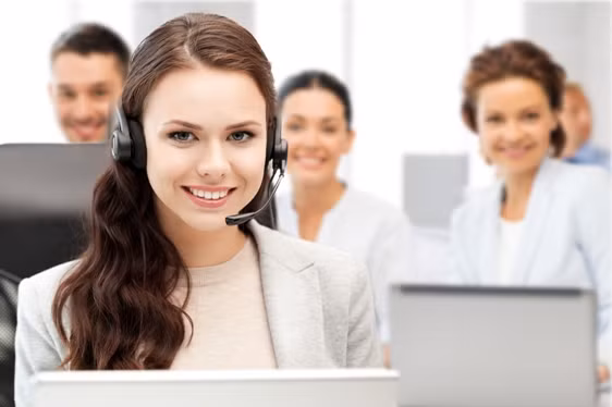 Các nhân viên ở bộ phận này đều hiểu khá rõ về hệ thống size sản phẩm và sự chênh lệch size ít hay nhiều so với các hãng khác. Ảnh: lamaolop.vn.