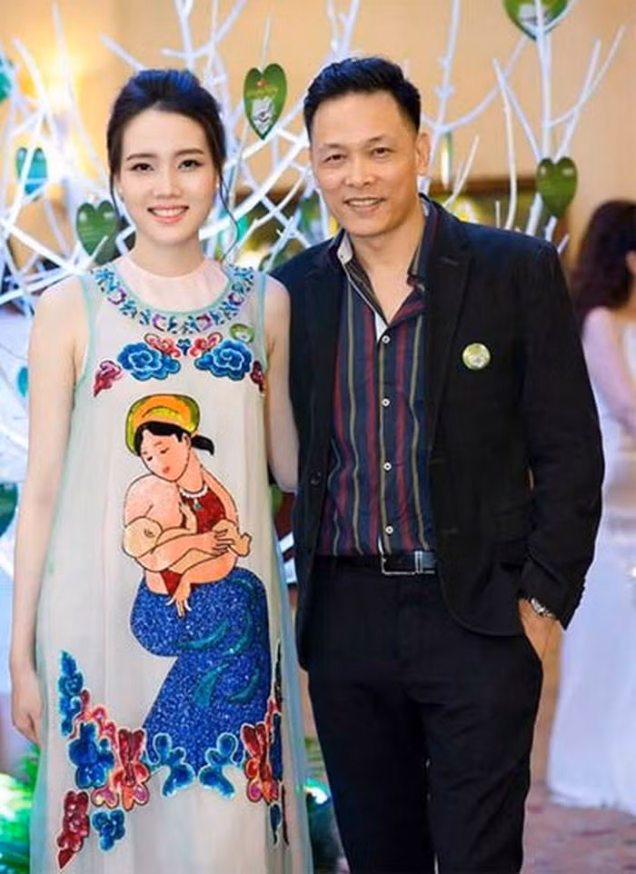 Sau khi chia tay nữ diễn Hải Yến, đạo diễn Ngô Quang Hải đã kết hôn cùng người đẹp Diệp Hồng Đào kém mình tới tận 25 tuổi. Sau khi có đứa con đầu lòng được 3 tuổi, Diệp Hồng Đào đã sinh con thứ hai được khoảng 2 tháng. Ảnh: Megafun.