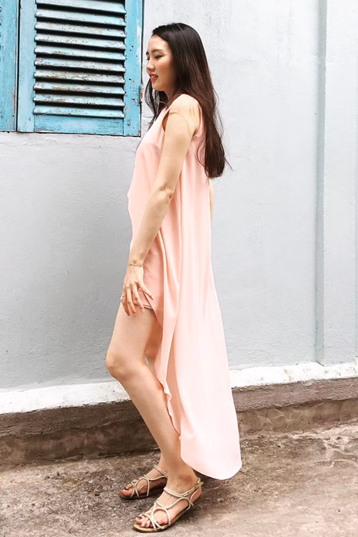 Diệp Hồng Đào thổ lộ, cô nuôi con hoàn toàn bằng sữa mẹ, vì thế cô uống thêm thực phẩm chức năng để có đủ dinh dưỡng cho con bú. Cô cũng chườm bụng đều đặn để giảm mỡ bụng. Ảnh: Phunutoday.