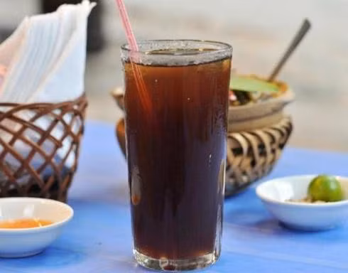 Chữa viêm gan vàng da cấp tính có sốt: Nhân trần 300 g, sinh đại hoàng 60g, trà 30 g. Ba vị tán vụn, mỗi ngày lấy 30g hãm với nước sôi trong bình kín trong 10-15 phút, uống thay trà trong ngày. Ảnh: Caythuocquy.