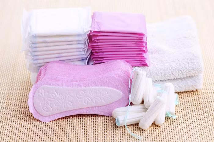 Băng vệ sinh nhiễm độc gây vô sinh. Trong năm qua, đã có rất nhiều hãng bỉm và BVS bị phát hiện có chứa những chất độc nguy hại đến sức khỏe. Tất nhiên là những chất độc này tiếp xúc ngoài da sẽ ít nguy hiểm hơn tiếp xúc từ đường ăn uống nhưng nếu dùng lâu dài sẽ để lại hậu quả khôn lường. Ảnh: Myphamthiennhien.