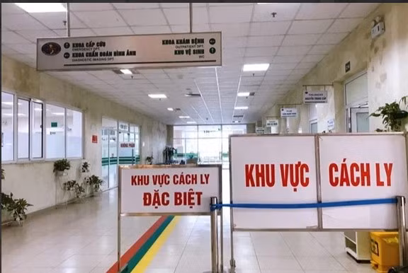 BV Benh nhiet doi TW: Nu benh nhan COVID-19 lao vao bop co dieu duong