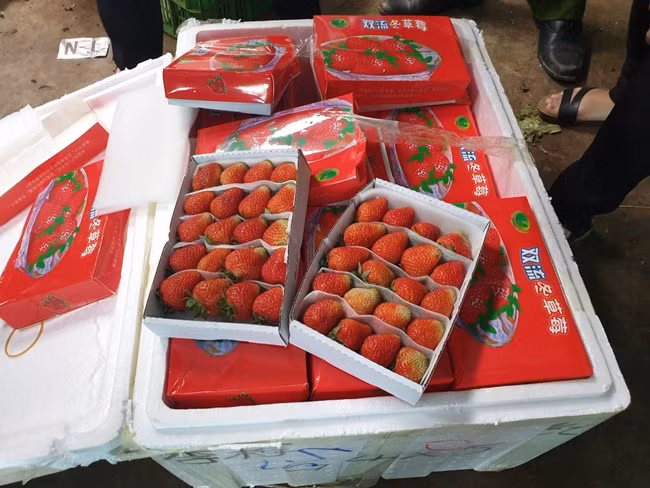 Nhin vao dac diem nay, biet ngay hang Trung Quoc “doi lot” hang Viet