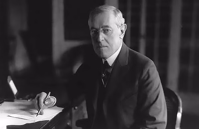 Trong bối cảnh đó, Ngoại trưởng Mỹ Robert Lansing nói bóng gió với Đan Mạch rằng nếu nước này không bán quần đảo Virgin thì chính quyền Washington có thể tự thâu tóm để ngăn cản ý định của Đức.