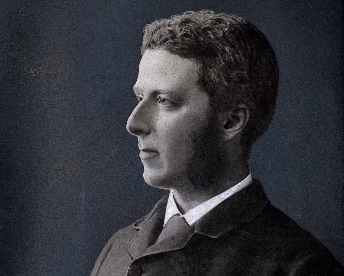 Theo chia sẻ của nhà văn Doyle, nhân vật Sherlock Holmes được lấy cảm hứng từ giáo sư, bác sĩ Joseph Bell.