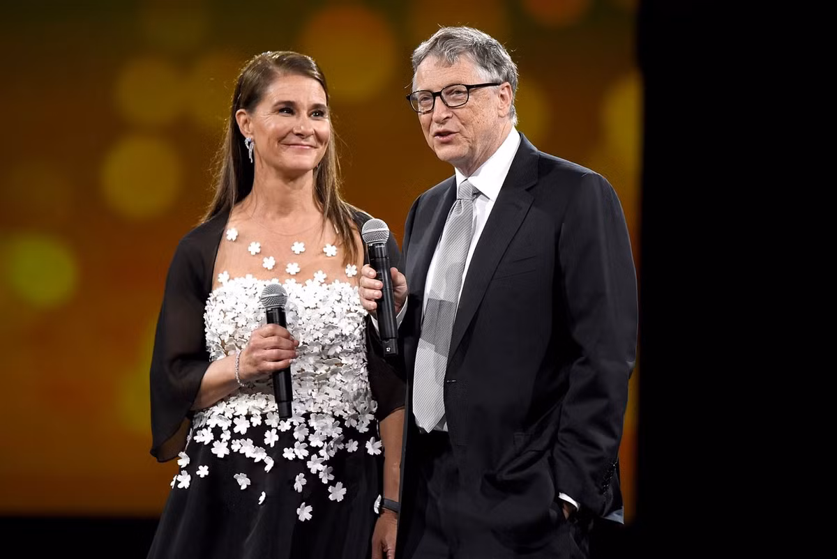 Sau hơn 20 năm kết hôn, Bill Gates và Jeff Bezos khiến dư luận ngỡ ngàng khi thông báo ly hôn. Mới đây, Bill Gates và vợ tuyên bố ly hôn sau 27 năm chung sống.