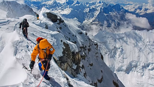 Đến nay, thảm kịch leo núi Everest năm 1996 vẫn còn nhiều bí ẩn chưa được giải đáp. Dù vậy, đây vẫn là một trong những sự kiện bi thương nhất tại Everest.