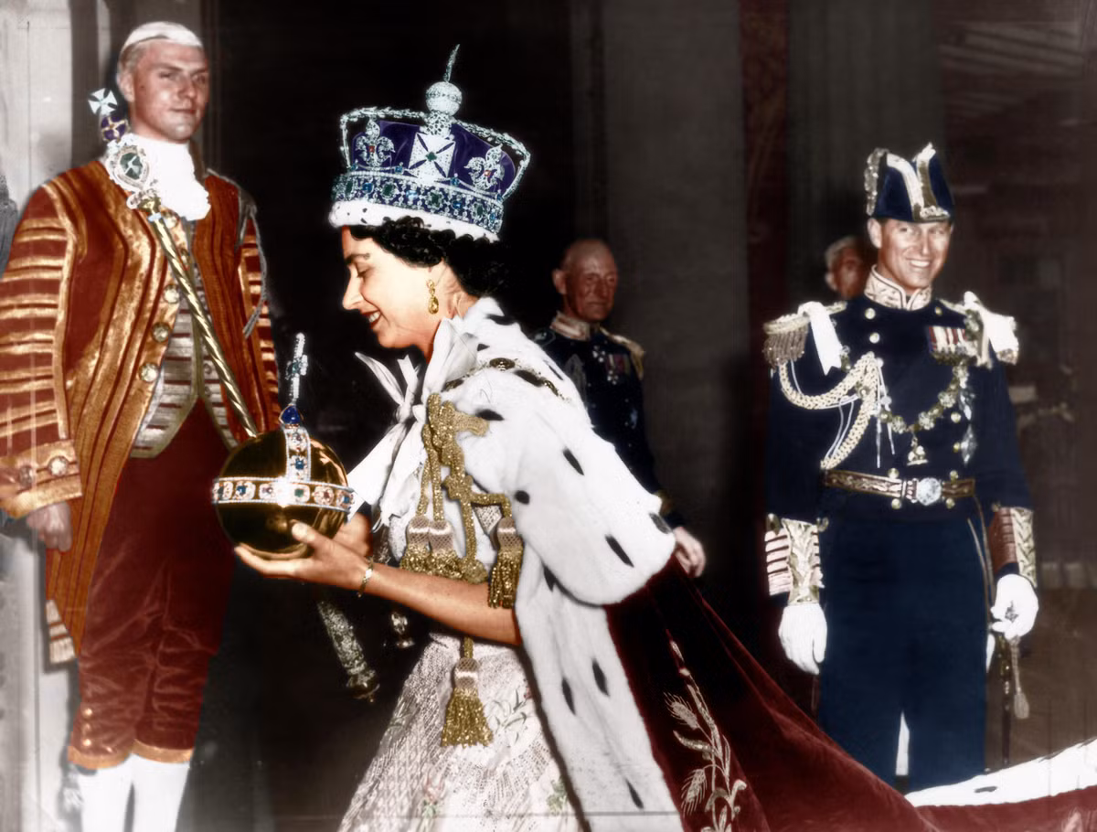 Danh sách khách mời tham dự lễ đăng quang của Nữ hoàng Elizabeth II gồm các thành viên trong Hoàng gia Anh cũng như hoàng tộc các nước. Nhiều nguyên thủ quốc gia, thủ tướng và chính khách ở các quốc gia như Thủ tướng Anh Winston Churchil.