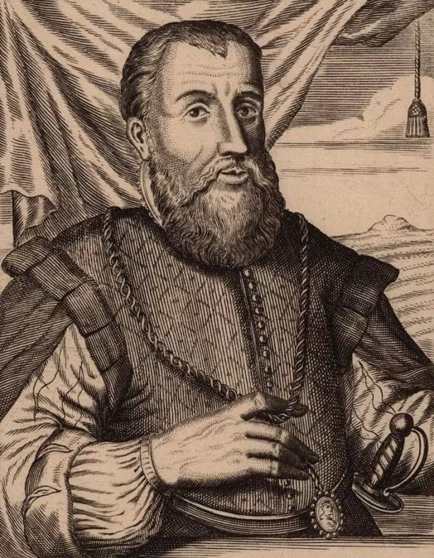 Vào năm 1502, Cortes thực hiện chuyến hành trình đến Thế giới Mới với Nicolas de Ovando. Ông hy vọng chuyến thám hiểm này sẽ giúp ông gây dựng sự nghiệp.