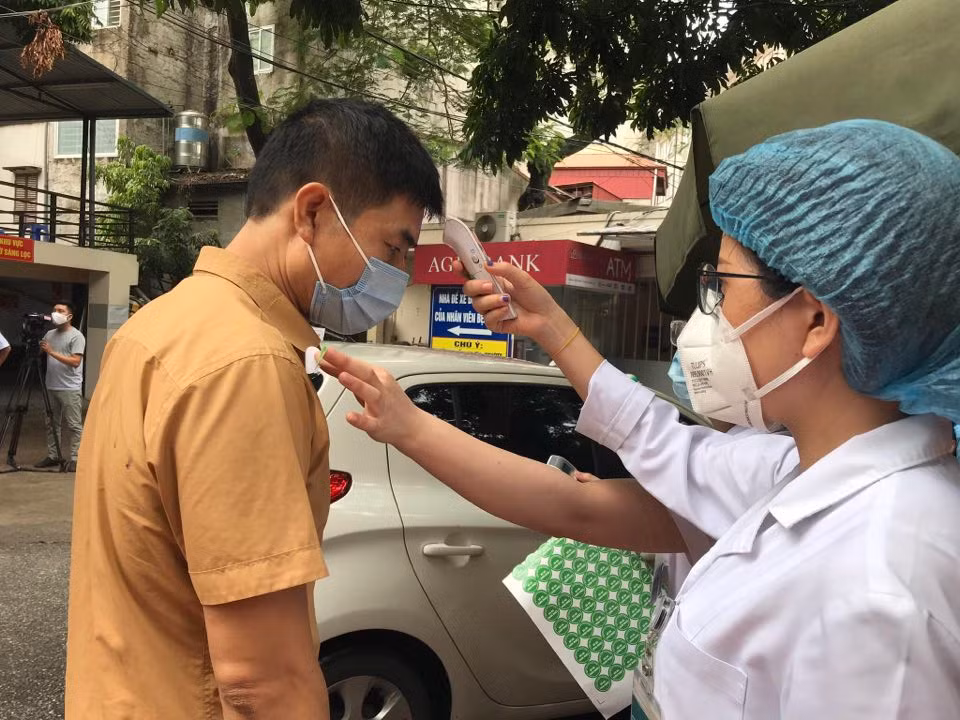 BV Phổi TƯ: Xét nghiệm toàn bộ nhân viên, bệnh nhân và người nhà sau 2 ca dương tính BV Phoi TU: Xet nghiem toan bo nhan vien, benh nhan va nguoi nha sau 2 ca duong tinh