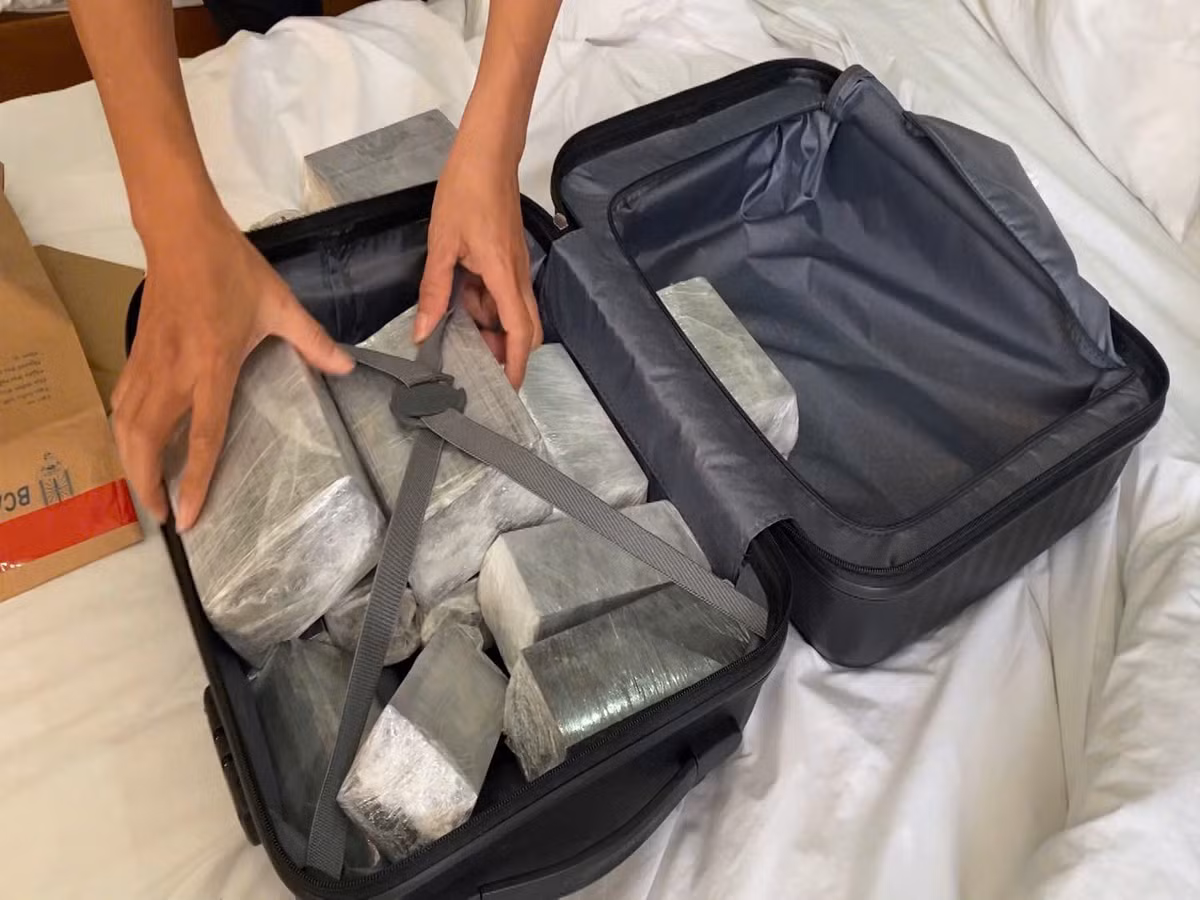 “Việt kiều rởm” sa lưới Công an Quảng Ngãi khi lừa 500 triệu đồng - Hình 2 “Viet kieu rom” sa luoi Cong an Quang Ngai khi lua 500 trieu dong-Hinh-2