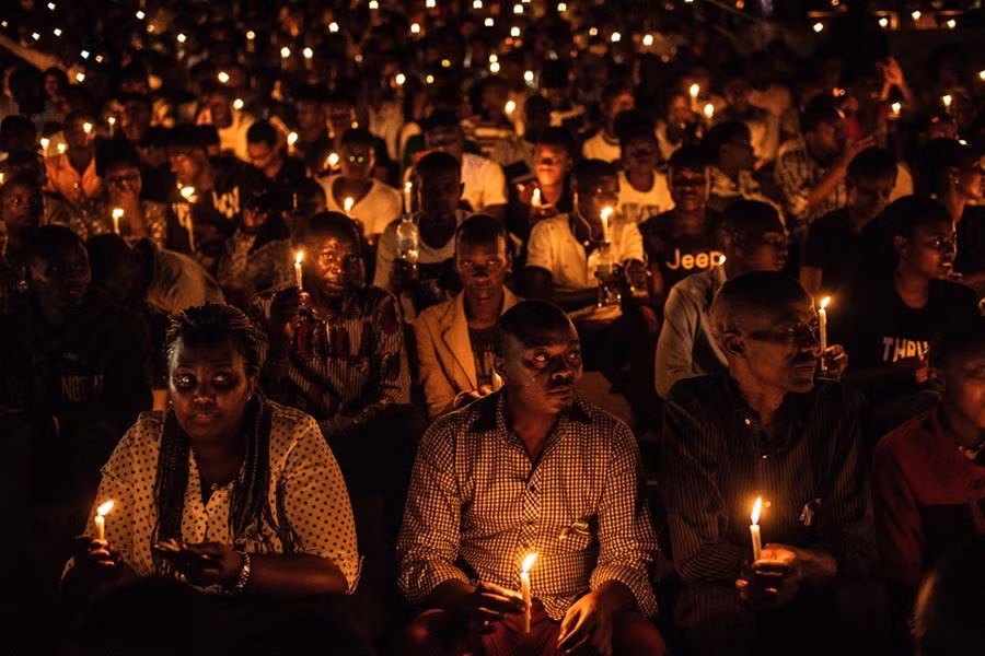 Cuộc diệt chủng ở Rwanda năm 1994 là một cuộc thanh trừng sắc tộc được lực lượng dân quân Hutu có vũ trang lên kế hoạch thực hiện. Nó đã diễn ra trong ít nhất 2 năm và có thể đã bị ngăn chặn nếu các cường quốc bên ngoài có hành động cứng rắn hơn