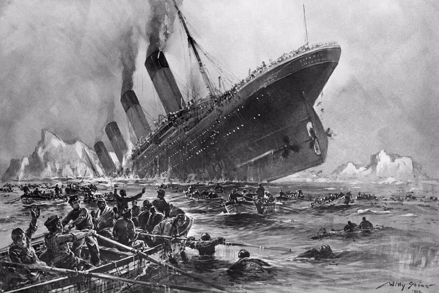 Điều gây sốc nữa là Titanic đã nhận được một số cảnh báo về băng trong những ngày trước khi chìm, một số không được chuyển đến thuyền trưởng. Ông này dù đã điều chỉnh theo cảnh báo nhưng không kịp.