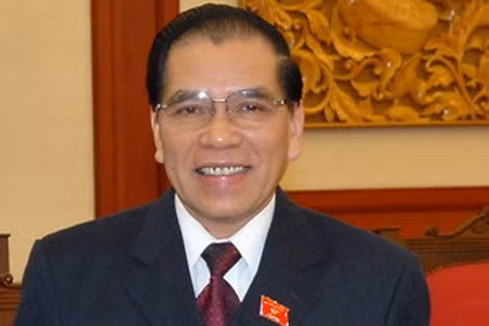 5. Đồng chí Nông Đức Mạnh Ông Nông Đức Mạnh sinh ngày 11/9/1940, quê quán tại xã Cường Lợi, huyện Na Rì, tỉnh Bắc Cạn. Ông từng là Uỷ viên Bộ Chính trị; Uỷ viên Ban Chấp hành Trung ương Đảng khóa VI, VII, VIII, IX; Trưởng ban Dân tộc Trung ương; Phó Chủ tịch Hội đồng Dân tộc của Quốc hội; Chủ tịch Quốc hội khoá IX, X (9/1992 - 27/6/2001); Uỷ viên Thường vụ Bộ Chính trị; Tổng Bí thư Ban Chấp hành Trung ương Đảng.