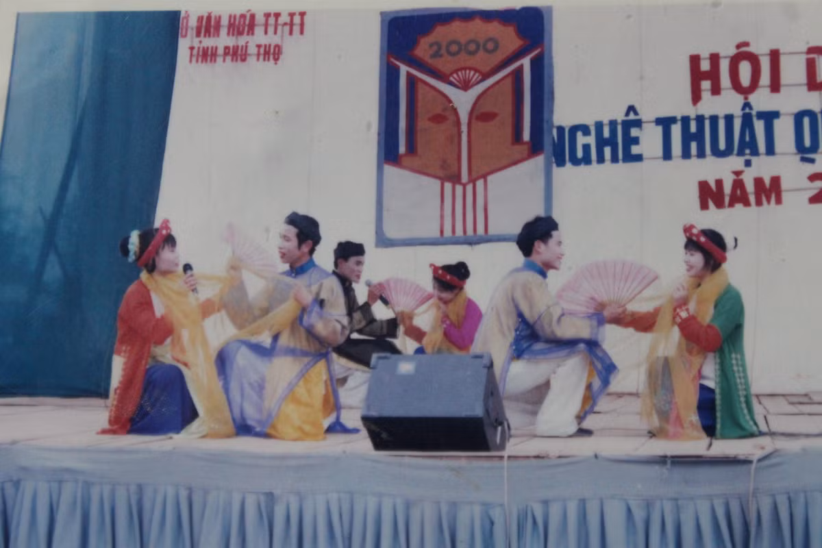 Xuân về cười “vỡ bụng” ở làng nói khoác nổi tiếng Việt Nam - Hình 2 Xuan ve cuoi “vo bung” o lang noi khoac noi tieng Viet Nam-Hinh-2
