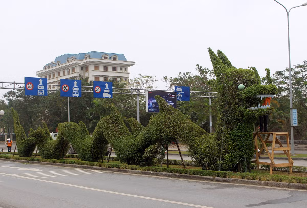 Khi được hỏi về số tiền 100 triệu đồng dùng cho việc trang trí hai con rồng hoa, ông Thanh cho biết: "Số tiền này do doanh nghiệp là Công ty công viên cây xanh Hải Phòng bỏ ra. Theo dự tính, khi hoàn thành, nghiệm thu đạt về giá trị thẩm mỹ thì chúng tôi mới thanh toán cho đơn vị thi công. Tuy nhiên, do tiêu chí này không đạt được nên thành phố sẽ không dùng ngân sách để quyết toán cho công trình kể trên".