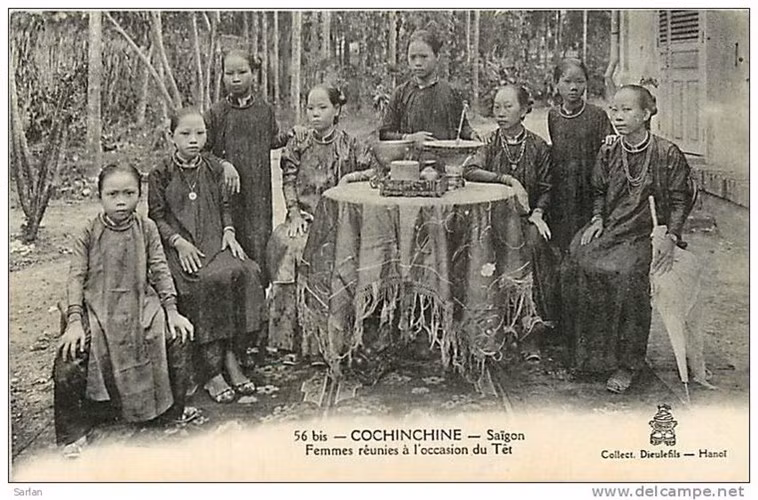 Những người phụ nữ trong một gia đình quây quần đón Tết. 