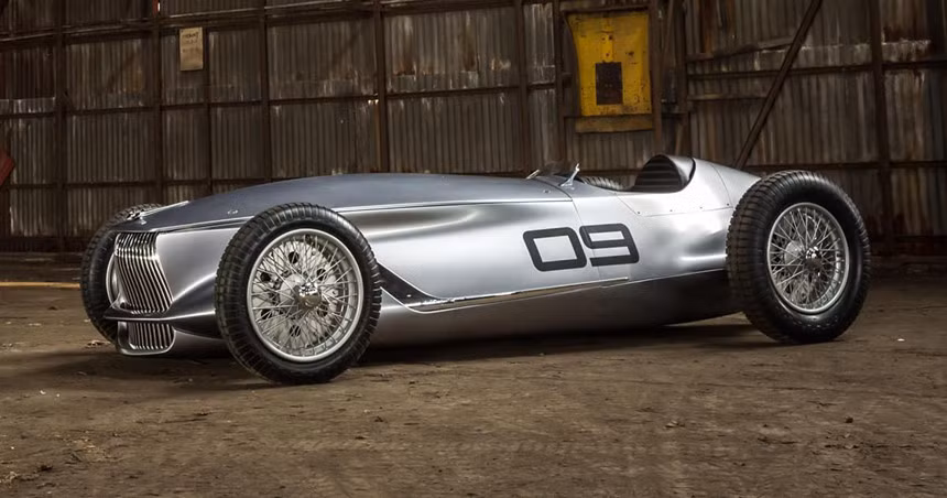 Infiniti Prototype 9: Tạo ra mẫu concept mang phong cách từ thập niên 40 khi thương hiệu chỉ mới 18 tuổi là một việc không dễ dàng, nhưng Infiniti đã làm được điều đó với chiếc Prototype 9. Thân xe bằng thép liền khối bao bọc khối động cơ của Nissan Leaf hiệu suất cao bên trong. Tuy nhiên, mẫu xe điện này còn khá xa vời thị trường khi chỉ có 2 chỗ ngồi và không gian quá nhỏ.