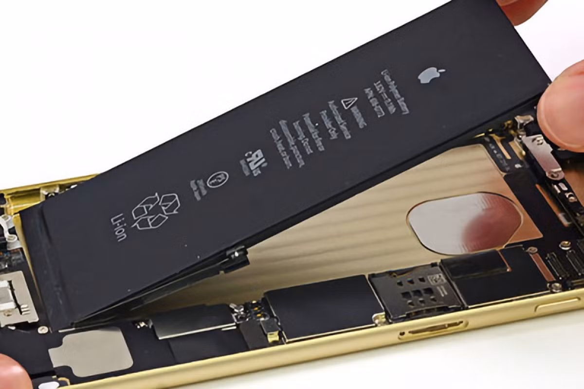 Mức tăng dung lượng pin trên iPhone 15 series được đánh giá là sự cải tiến lớn. Điều này sẽ dẫn đến việc các thiết bị của Apple đạt xếp hạng rất cao trong các bài kiểm tra pin.