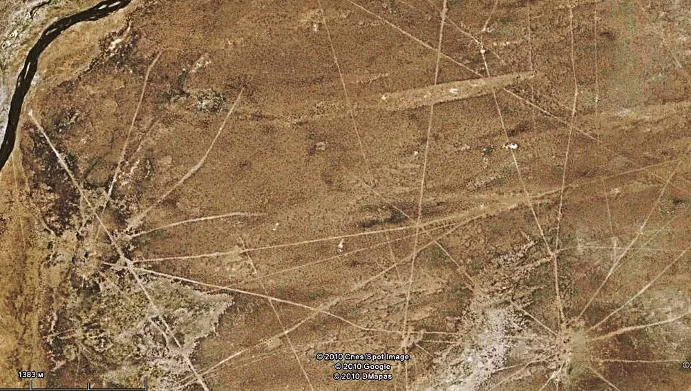 Những đường thẳng Sajama bao phủ trên diện tích hơn 22.000 km2. Theo các chuyên gia, những đường thẳng này có kích thước lớn, được tạc hằn sâu trên mặt đất.