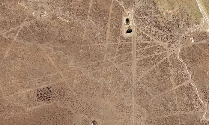 Hàng nghìn đường thẳng bí ẩn ở sa mạc phía Tây Bolivia khiến giới chuyên gia "vắt óc" đi tìm lời giải trong suốt nhiều năm qua. Để thuận tiện cho việc nghiên cứu, chúng được gọi là đường thẳng Sajama.