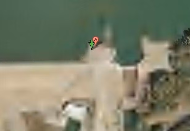 Tương tự, đập nhân tạo Keowee Dam trên hồ Lake Keowee ở miền nam Carolina, Mỹ bị làm mờ trên Google Maps.