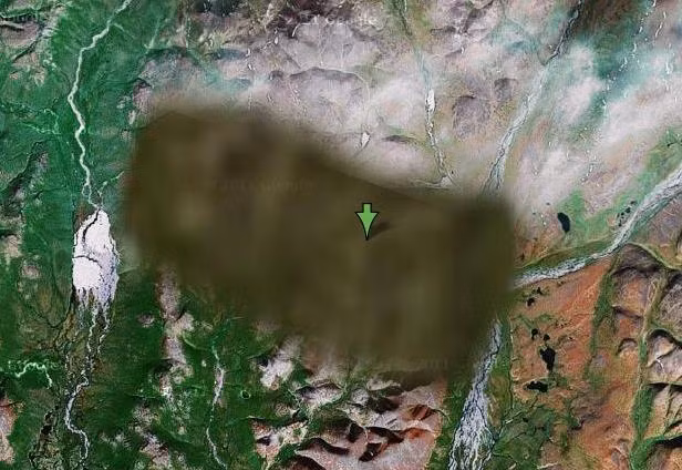 Một vùng đất trên lãnh nguyên Siberia thuộc Nga bị bôi đen một cách bí ẩn. Điều này khiến nhiều người tò mò nhưng không rõ nơi đây che giấu bí mật gì. Công chúng chỉ biết thành phố gần địa điểm bị Google Maps bôi đen là Egvekinot.