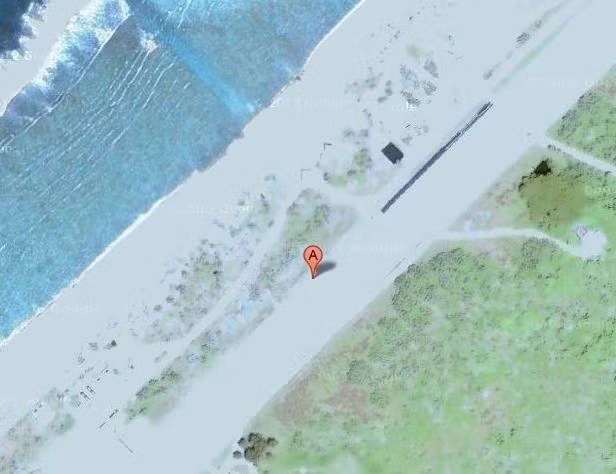 Sân bay Minami Torishima ở Nhật Bản được Google Maps phủ màu trắng nên không thể nhìn rõ chi tiết. Điều này được thực hiện là nhằm đảm bảo an ninh cho nơi cư trú và sử dụng của lực lượng bảo vệ biển Nhật Bản.