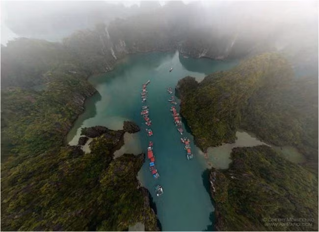 Năm 2021, Chính phủ giao Ủy ban quốc gia UNESCO Việt Nam chủ trì, phối hợp Bộ Văn hóa Thể thao và Du lịch tiến hành các thủ tục cần thiết gửi hồ sơ đề cử di sản vịnh Hạ Long - quần đảo Cát Bà tới UNESCO. Ảnh: AirPano.