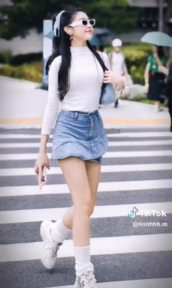 Lo Lem nha Quyen Linh khoe phong cach thoi trang ngay cang co gu-Hinh-4