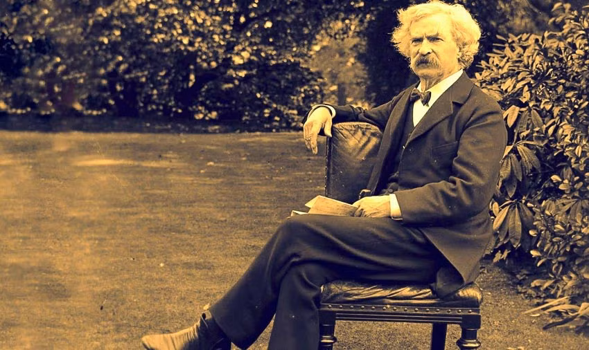 Công chúng càng bất ngờ hơn khi Mark Twain từng dự đoán về cái chết của bản thân. Nhà văn nổi tiếng thế giới này "tiên tri": “Harley đã mang tôi đến năm 1835. Tôi hy vọng trong lần xuất hiện tiếp theo, nó sẽ mang tôi đi”. Sự việc diễn ra đúng như dự đoán của Mark Twain khi một ngày sau khi sao chổi Harley xuất hiện, ông trút hơi thở cuối cùng.