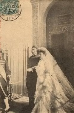 Vua Hàm Nghi cưới một phụ nữ địa phương ở Algérie năm 1904.