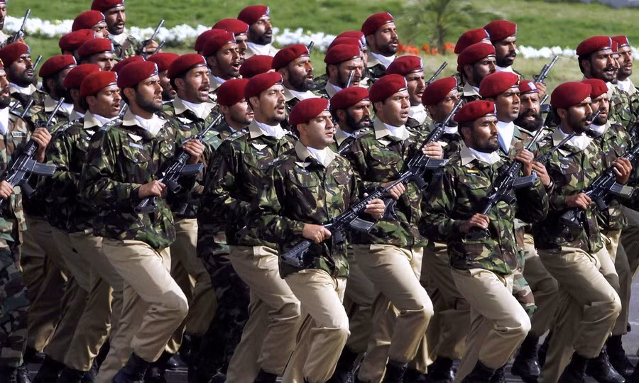 Quân đội Pakistan hiện là một trong những lực lượng quân sự đông đảo ở châu Á với quân số thường trực lên tới 550.000 binh sĩ.