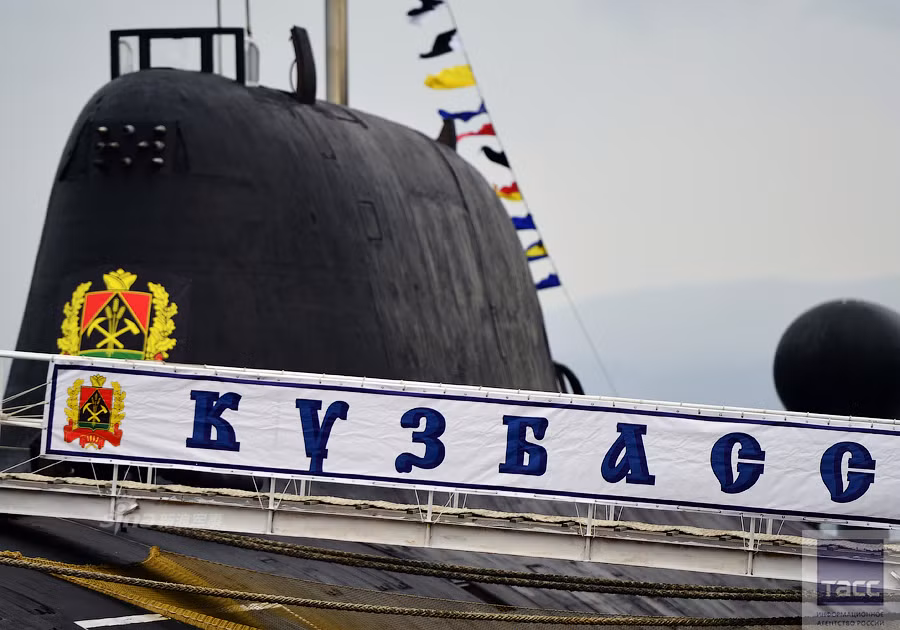 "Tàu ngầm hạt nhân Kuzbass bắt đầu trải qua các sửa chữa lớn ở nhà máy Zvezda từ năm 2009. Các tính năng kỹ thuật của tàu ngầm đa năng đã được hồi phục và trang bị các thiết bị tiên tiến hơn", đại diện Hạm đội Thái Bình Dương cho biết. Nguồn ảnh: TASS