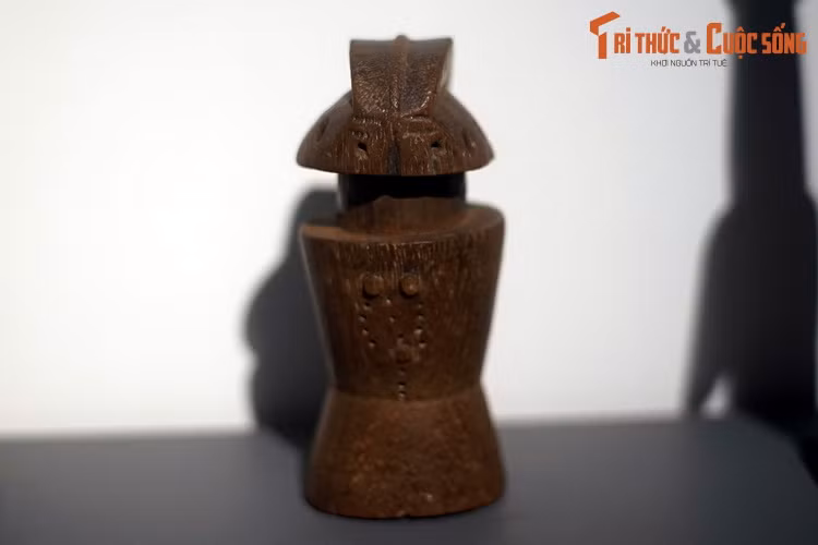 Búp bê Mwana hiti, biểu tượng phồn thực của người Zande ở CHDC Congo. Ở châu Phi, các hình tượng nữ giới có thể thấy ở các chỏm gậy, tạc thành những tượng nhỏ hoặc búp bê. Nhiều búp bê gỗ không chỉ là đồ chơi mà hàm chứa ý nghĩa phồn thực.
