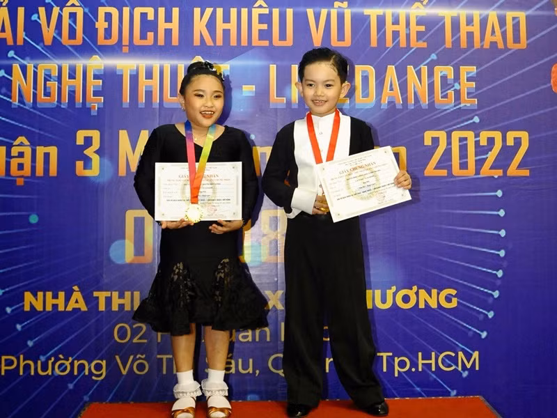Bạn nhảy của Kubi có tên thân mật là Sâu. Ảnh: FBNV