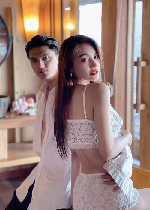 Lâm Vinh Hải từng chia sẻ: "Đám cưới dĩ nhiên sẽ phải làm, nhưng quan trọng là hai đứa ở với nhau thế nào và sắp xếp tất cả để cả hai có một đám cưới nhiều niềm vui và hạnh phúc viên mãn".