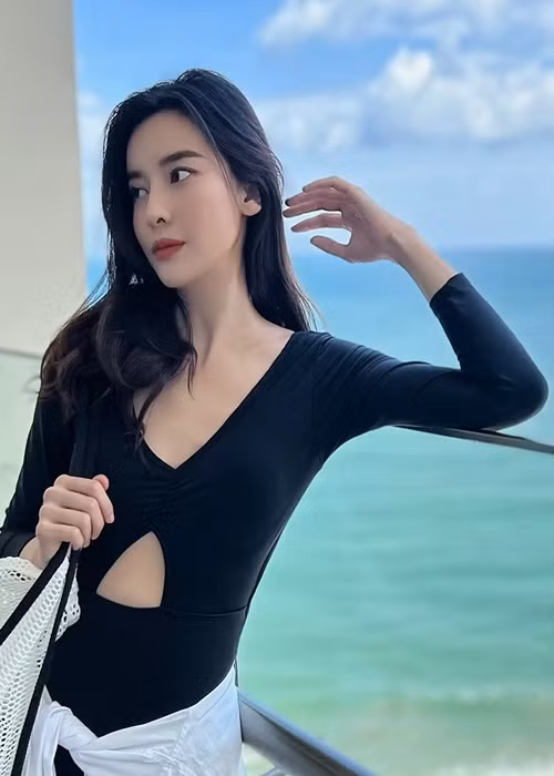Sau khi chia tay, trong khoảng 2 năm, Cao Thái Hà đã hối hận vì rất khó để tìm được người thương mình, lo cho mình như thế. Sau này, bạn trai cũ của Cao Thái Hà quen và yêu một ca sĩ, diễn viên nổi tiếng. Ảnh: FBNV