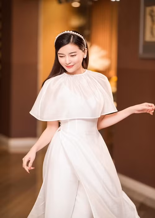 Mới đây, Cao Thái Hà mất điểm vì phát ngôn muốn kết duyên vợ chồng với ba ruột vào kiếp sau. Ảnh: FBNV