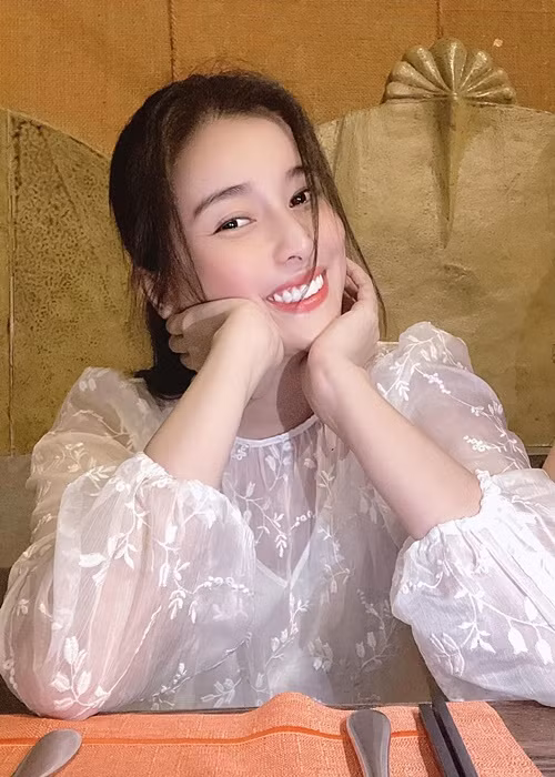 Chia sẻ với Zing, Cao Thái Hà cho biết cô đăng ảnh để kỷ niệm cả hai lần đầu đón lễ tình nhân bên nhau. Ảnh: FBNV