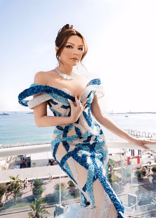 Đây là lần thứ 7 cô tham dự thảm đỏ sự kiện điện ảnh hoành tráng nhất hành tinh.