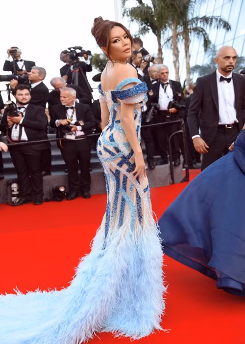 Đây là ngày thứ 2 nữ diễn viên tham dự thảm đỏ ở mùa Cannes năm nay.