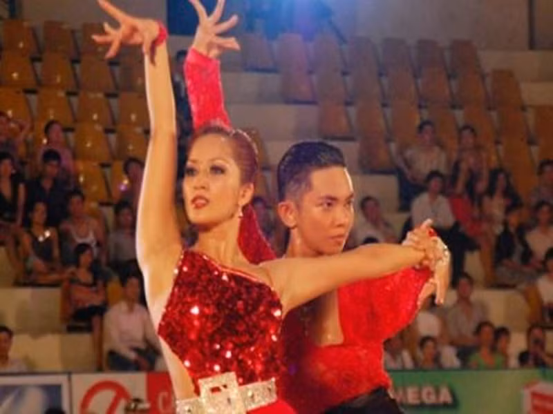 Theo VTV, Khánh Thi - Phan Hiển còn giành tới 3 huy chương vàng ở các nội dung một điệu Latin Chacha, một điệu Latin Jive và 5 điệu Latin tại giải Dancesport vô địch quốc gia, Cup các CLB toàn quốc và Việt Nam mở rộng 2009. Ảnh: Dân Trí