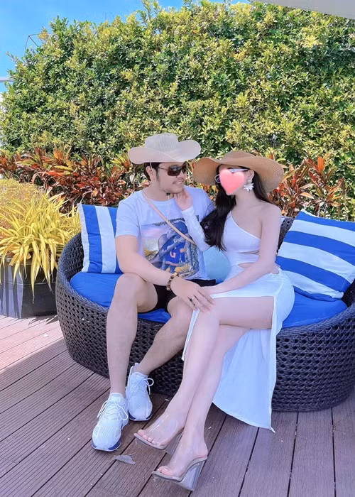 Trong mắt Vũ Hoàng Việt, nửa kia dễ thương, xinh đẹp, có tư duy trí tuệ.
