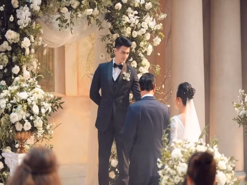 Mới đây, Vĩnh Thụy - Phương Oanh gây bất ngờ khi mặc trang phục cưới bên nhau. Ảnh: Dân Trí